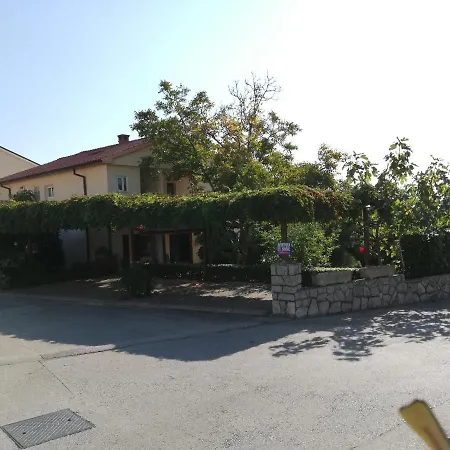 בית הארחה Centre קרק